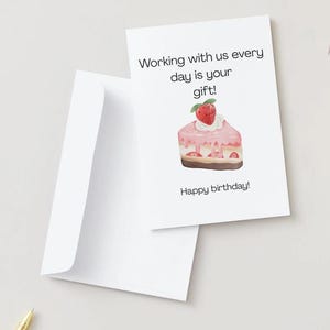 Carte d'anniversaire humoristique : « Travailler avec nous tous les jours est un cadeau ! » - Carte pour collègue - Carte de bureau humoristique