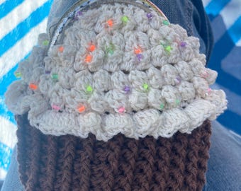 Crochet coin purse with kiss clasp