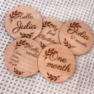 Cartes personnalisées en bois pour les événements marquants de bébé - 15 disques des événements marquants du mois - Accessoires photo pour souvenirs de bébé - Coffret cadeau de naissance avec nom