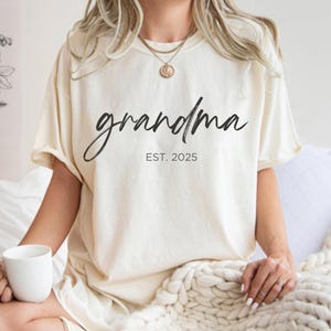 Comfort Colors® Grandma Est. 2024 T-Shirt,Personalized Grandma Est Shirt, Pregnancy Announcement, Gift for Grandma,Gift For New Year,grandma