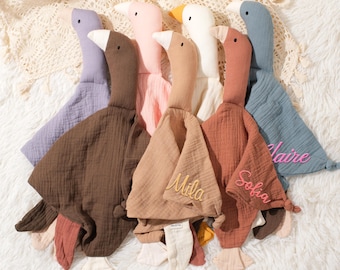 Doudou lovey luvster animal avec monogramme personnalisé cadeau bébé brodé personnalisé serviette apaisante cygne