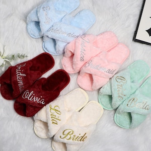 Fluffy Wedding Slippers, Personalized White Bride Slippers, Bridesmaid Proposal Gift, Bridesmaid Proposal, Bride Getting Ready