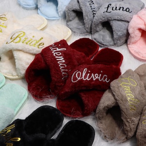 Fluffy Wedding Slippers, Personalized White Bride Slippers, Bridesmaid Proposal Gift, Bridesmaid Proposal, Bride Getting Ready