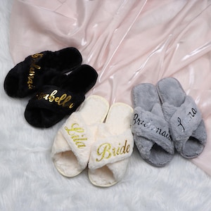 Fluffy Bridesmaid Slippers, Custom Bridal Slippers, Wedding Slippers, Personalized Bride Slipper, Bridal Shower Gift, Maid of Honor Gift