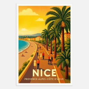 Könnte beinhalten: Ein Vintage-Reiseposter für Nizza, Frankreich, mit einer Küstenlandschaft mit Palmen, einem Strand und einer Promenade. Das Poster hat eine warme Farbpalette aus Gelb, Orange und Blau. Das Wort "NICE" ist prominent dargestellt, zusammen mit "PROVENCE-ALPES-CÔTE D'AZUR".