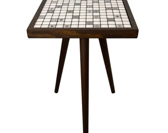 Mesa lateral com azulejos em mosaico, mesa de destaque em nogueira mexicana