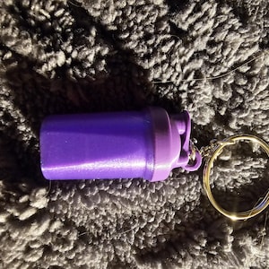 Portachiavi a forma di bottiglia shaker che effettivamente trema e fa rumore