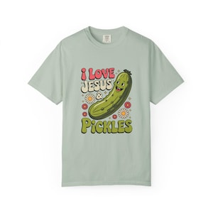 Vintage Pickle Graphic T-shirt, I LOVE JESUS & PICKLES Tee, Groovy 60s Aesthetic Shirt, Lime Green Unisex Top, Retro Daisy Print, Christian