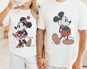 Comfort Colors® Disneyland Retro Micky Minnie Paar passende Shirt, Disney Paar passende TShirt, Vintage Micky Maus klassische Pose T-Shirt