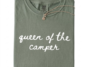 Koszulka Comfort Colors® Queen of the Camper, koszulka Camper Life, koszulka kempingowa, koszulka RV, koszulka outdoorowa, koszulka przygodowa, modna koszulka damska