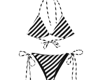 Schuine zwart-wit gestreepte gerecyclede stringbikini