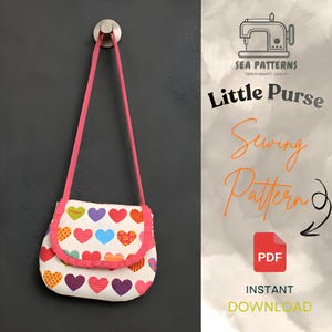 Pode incluir: Uma bolsa branca com um padrão de corações coloridos e uma alça rosa. O texto diz Sea Patterns Little Purse Sewing Pattern PDF Instant Download. A bolsa apresenta uma aba com acabamento rosa franzido e vários desenhos de corações em vermelho, laranja, roxo e azul.