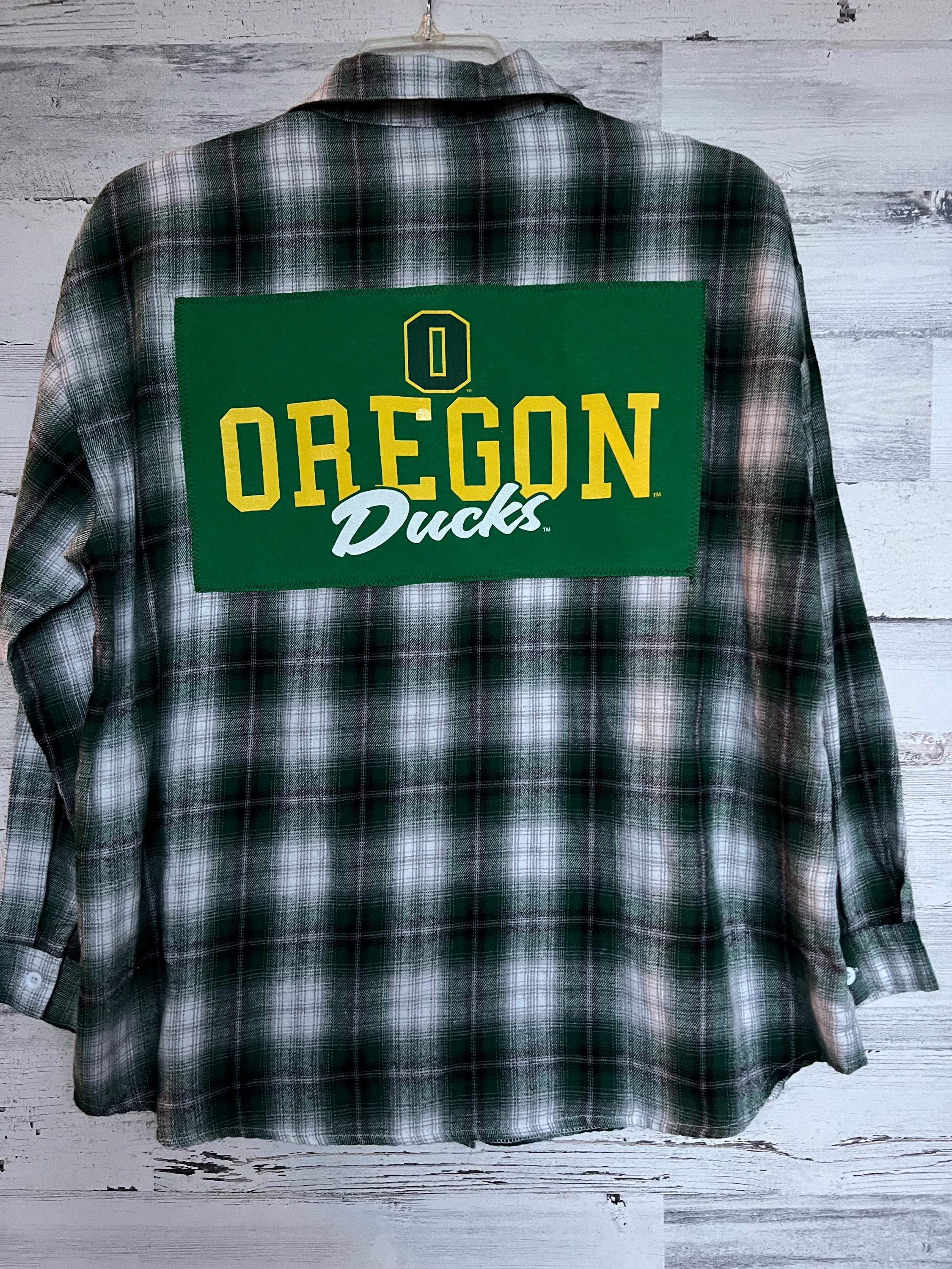 oregon ducks dress shirt Men's Colosseum Green Oregon Ducks Strike Bowling Button-Up Shirt Size: Large