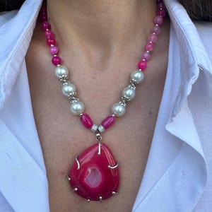 Fuchsia Agate and Pearl Necklace, Natural Gemstone Jewelry, Pink Healing and Naturel Pearl Pendant, Necklace,Girlfriends Sisters Day,