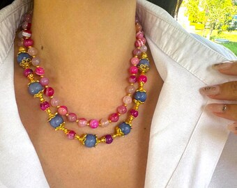Rosa Edelstein-Halskette, Statement-Halskette, Layered Perlen Halskette, bunter Schmuck, handgemachte Halskette