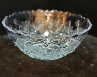 1 VTG 1990’s Studio Nova Large Crystal Winter Roses Serving Bowl