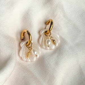 Boucles d'oreilles créoles perle nacrée coquillage, Pampille pour créole, Charms pour créoles, bijoux été plage