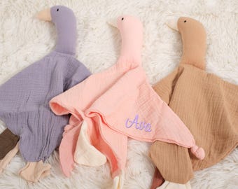 Personalisierte Gans Baby Lovey | Gestickte Musselin Schmusetuch | Eine weiche Baumwoll-Daunendecke