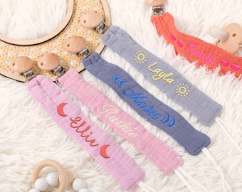 Personlig napphållare – Anpassad monogram-/namnbroderad hållare | Boho babypresent + koppel som motverkar förlust