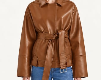 Chaqueta de cuero para mujer, regalo de graduación para ella. Chaqueta safari con cinturón y cintura ajustada, prenda de abrigo utilitaria de lujo confeccionada en cuero de primera calidad.