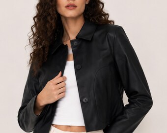 Chaqueta corta de cuero de corte recto, regalo de cumpleaños para ella, camisa elegante con cuello, prenda exterior elegante y de primera calidad con botones minimalistas estilo Y2K.