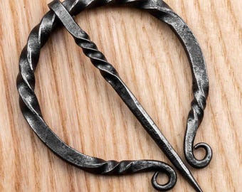 Broche de capa con peroné vikingo: broche penanular forjado a mano, broche de capa nórdica, broche medieval, joyería celta, regalo inspirado en Outlander.