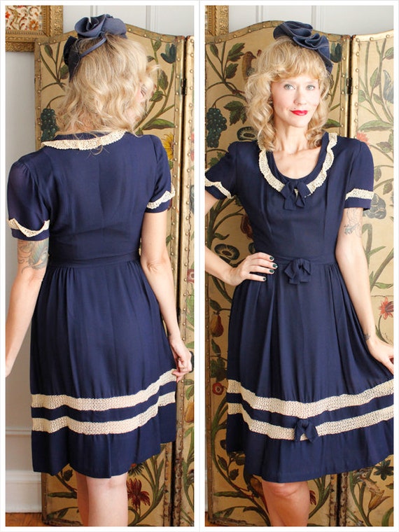 1940s Dress // True Blue Rayon & Lace Dress // vin