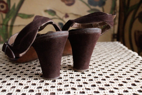 1940s Heels // Brown brushed leather Peacock Shoe… - image 10