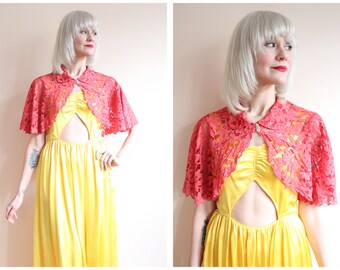 1930s Capelet // Valentine Heart Lace Capelet // vintage 30s lace capelet