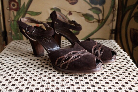 1940s Heels // Brown brushed leather Peacock Shoe… - image 7