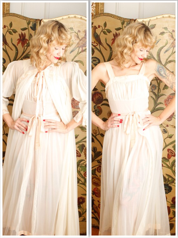 1940s Peignoir Set // Eyeful Nylon NIghtgown & Rob