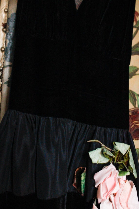 1930s Black Halter Velvet & Taffeta Gown with 3D … - image 10