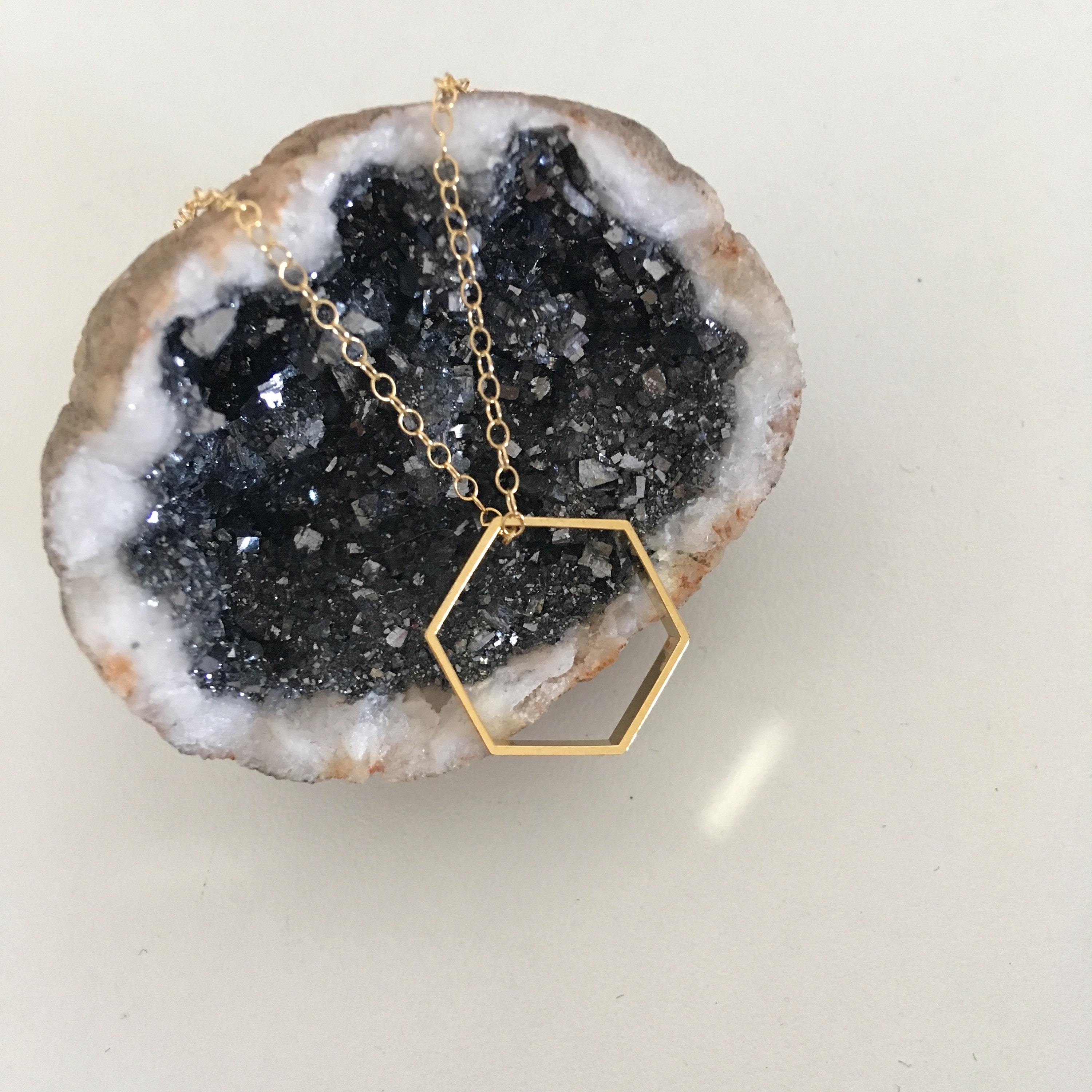 Colar Hexágono Geométrico Minimalista em Prata/Ouro