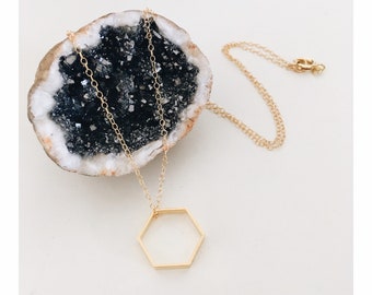 Minimalistisches Geometrisches Versilbert/Vergoldetes Hexagon an Sterling Silber/Gold-Filled Kette