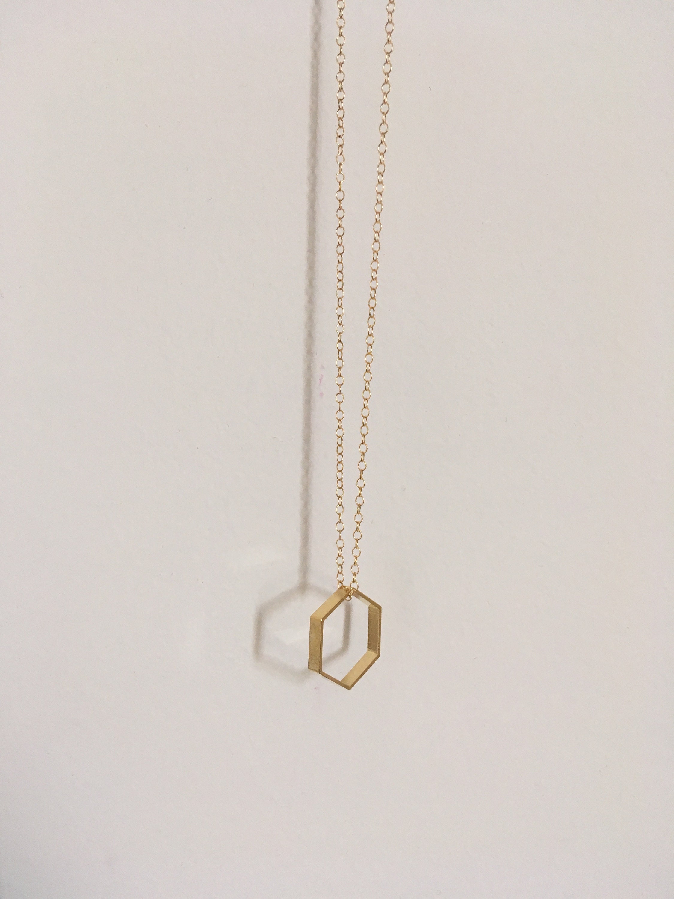 Acquista Collana con ciondolo geometrico in zircone color tè per donna