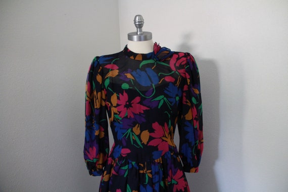 1980's Pauline Trigere Floral Dress - image 7