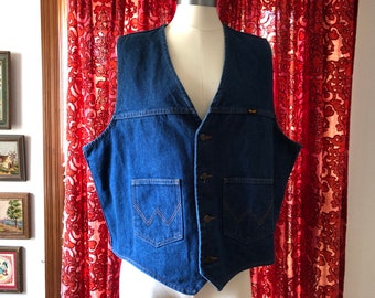 1990's Wrangler Blue Denim Jean Vest • Button Down Western Vest • Cowboy • Rodeo •  Ranch •  Rancher •  Wrangler Logo •  Size XL