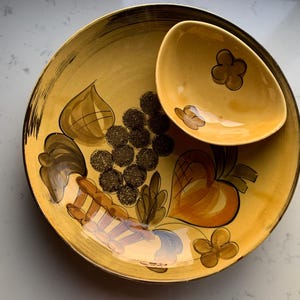 Los Angeles Pottery 700 Chip and Dip Platter Yellow Brown Green tones 13 1/2&quot; round, California USA