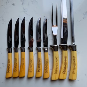 Gelbe Sheffield England Olde Englisch Edelstahl Steakmesser Tranchier Set Mid Century Besteck, Gelbe Griffe Messer mit Goldeinlage