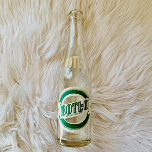 1950&#39;s Botl-o &quot;Taste The Difference&quot; Soda bottles, Vintage Glass Bottles, 10 ounce glass soda bottles, The Grapette Company, Camden Arkansas