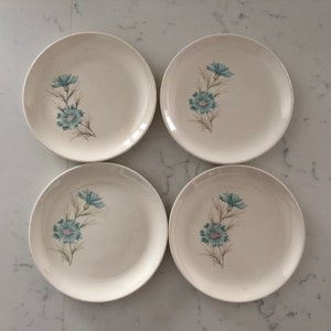 Taylor Smith Boutonniere Bröd- och smörtallrikar 6 3/4", reservtallriksset, Ever Yours, rosa och blå blommor, Fire King set om 4