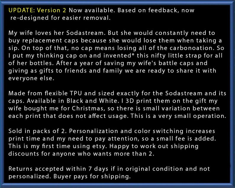 Może przedstawiać: Tekst na niebieskim tle: "UPDATE: Version 2 Now available. Based on feedback, now re-designed for easier removal." Tekst opisuje rozwiązanie dla zgubionych nakrętek Sodastream, wykonane z elastycznego TPU, dostępne w kolorze czarnym i białym.