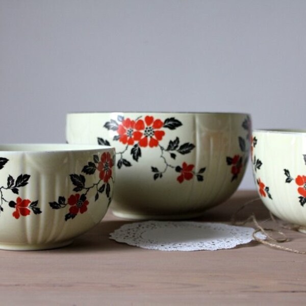 Vintage Hall Red Poppy Mixing Bowls - Set of 3