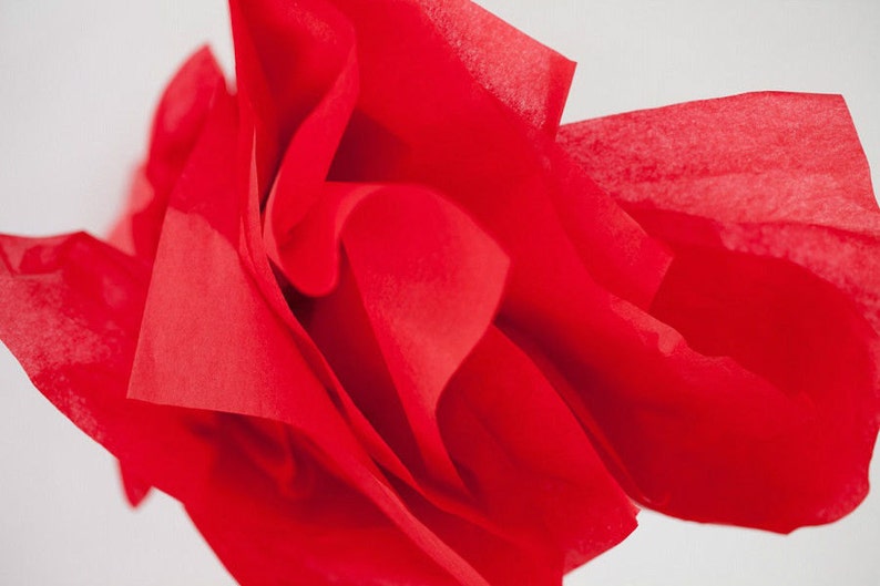 NEW 100 LARGE SHEETS OF RED ACID FREE TISSUE PAPER SIZE 500 x 750mm GIFT WRAP