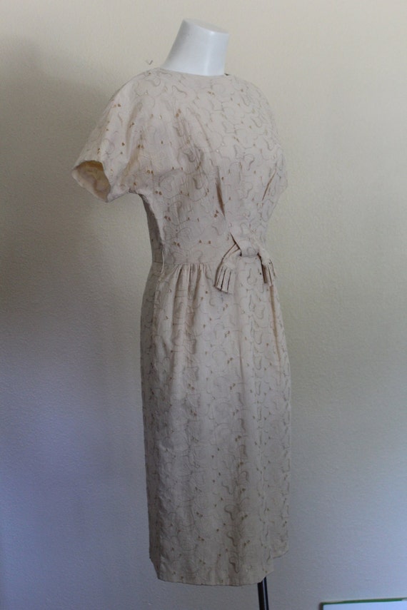 1960s Cotton Eyelet Dress / Vintage Wedding Dress… - image 4