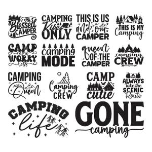 Może przedstawiać: Kolekcja czarno-białych wzorów o tematyce kempingowej. Projekty zawierają frazy takie jak "Camping Vibes Only", "Camp More Worry Less" i "Camping Queen". Każdy projekt zawiera obrazy związane z kempingiem, takie jak namioty, drzewa i góry.