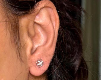 Pendientes minimalistas de plata de ley con circonita cúbica hipoalergénica, regalo para tu esposa.