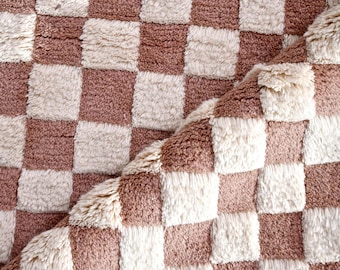 Tapis marocain à carreaux, tapis blanc et marron, tapis personnalisé à carreaux, tapis à carreaux marron, tapis bohème, tapis sur mesure, tapis moderne