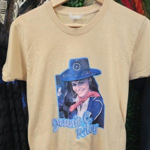 vtg 70s JEANNIE C RILEY TEE Xs // tan cotton slim fit colorful lightweight casual singer tour concert shirt retro vintage tshirt iron on