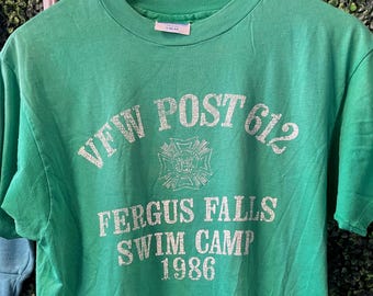 vtg 80s VFW POST Fergus FALLS Tee L  // vintage green hanes 50/50 cotton poly usa made swim camp 1986 minnesota faded hole summer athletic